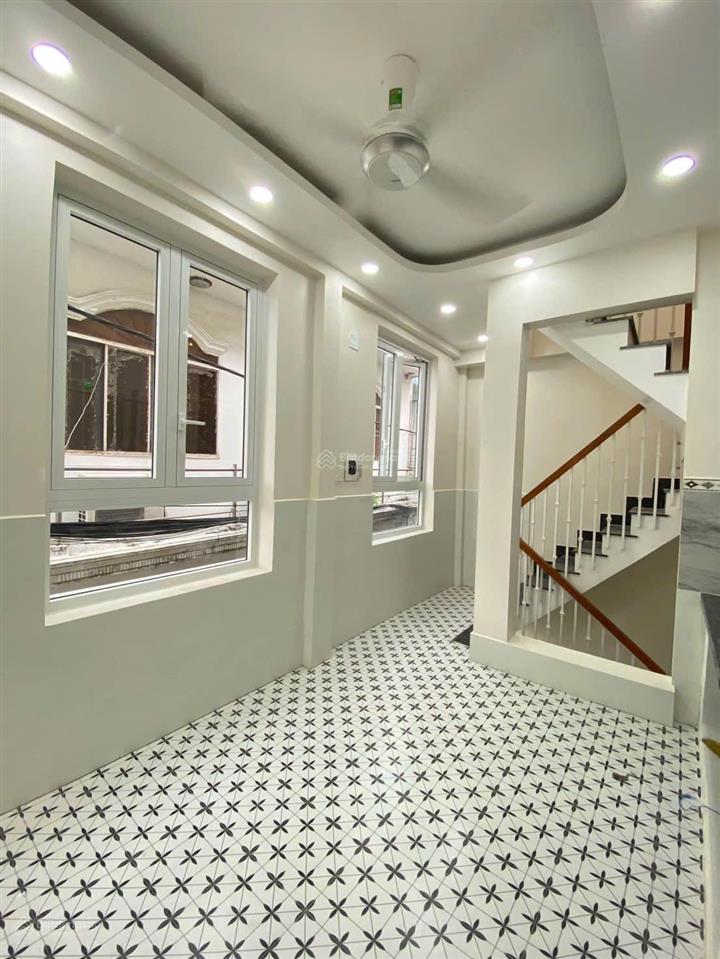 Bán gấp căn nhà 3 tầng 3,1x10,5m, giá 5,99 tỷ mặt tiền huỳnh tấn phát, tt nhà bè