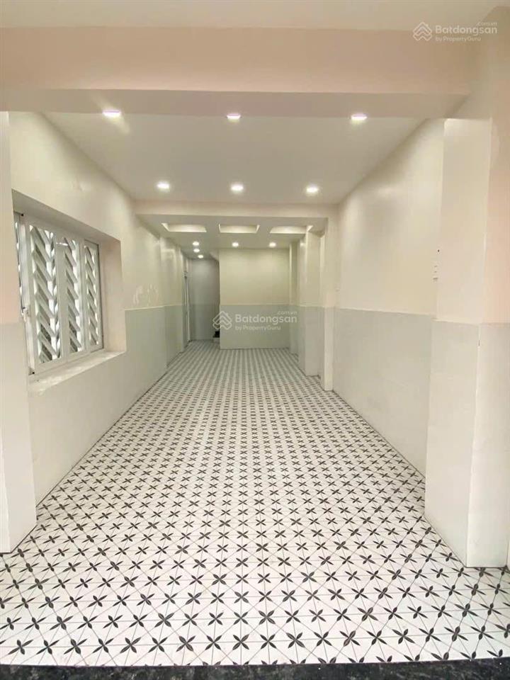 Bán gấp căn nhà 3 tầng 3,1x10,5m, giá 5,99 tỷ mặt tiền huỳnh tấn phát, tt nhà bè