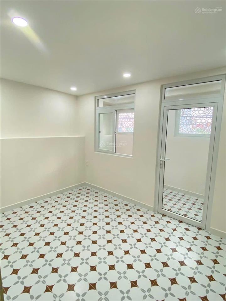 Bán gấp căn nhà 3 tầng 3,1x10,5m, giá 5,99 tỷ mặt tiền huỳnh tấn phát, tt nhà bè