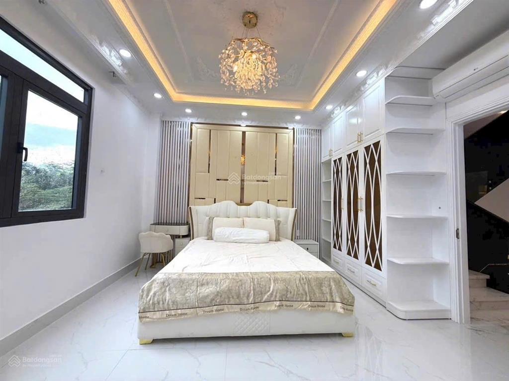 Hot! đẹp từng centimet  nhà phố mới 4 tầng 5x16m, giá 9.8 tỷ thang máy  đường 10m kdc vip nhà bè