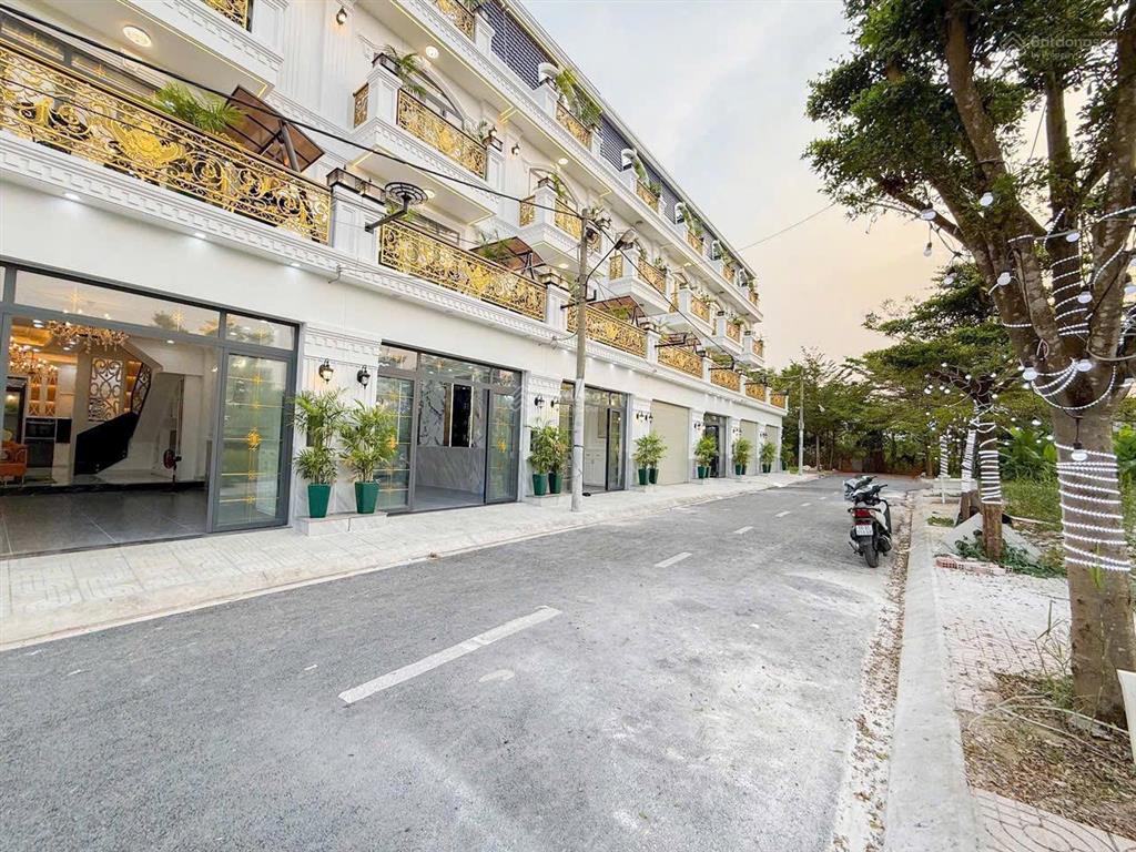Hot! đẹp từng centimet  nhà phố mới 4 tầng 5x16m, giá 9.8 tỷ thang máy  đường 10m kdc vip nhà bè