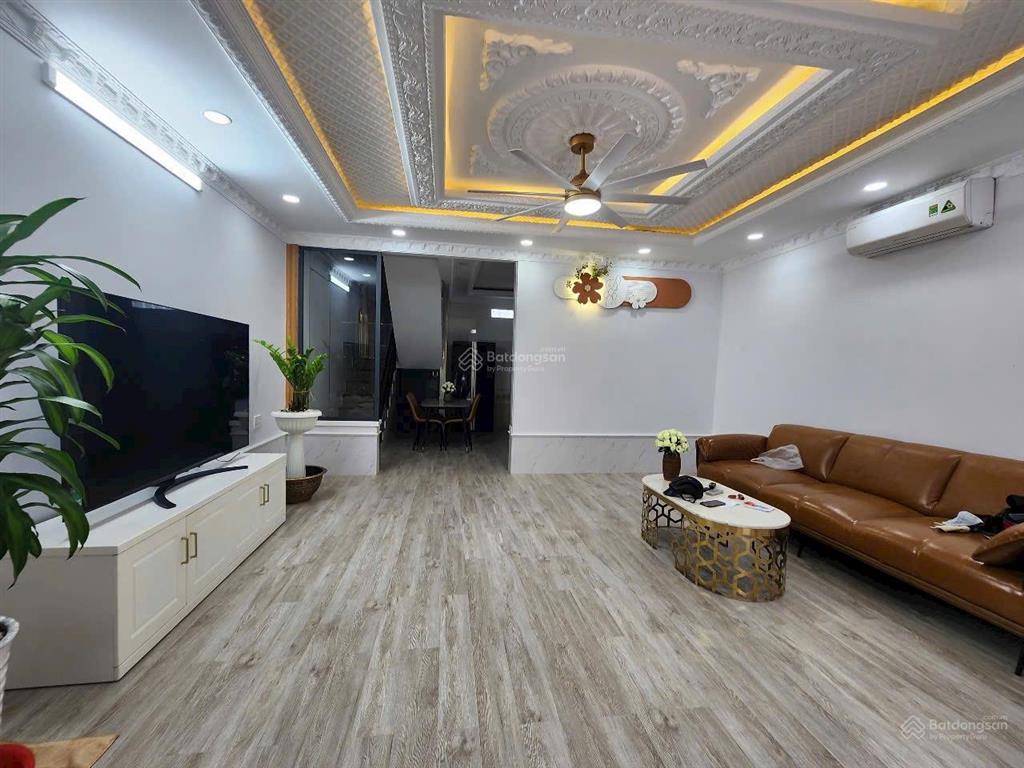 Bán gấp nhà đẹp 3 tầng 5,6x9m, full nội thất, giá 4.99 tỷ, huỳnh tấn phát gần quận 7
