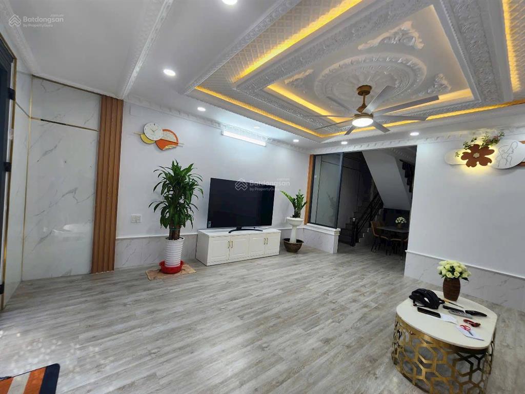 Bán gấp nhà đẹp 3 tầng 5,6x9m, full nội thất, giá 4.99 tỷ, huỳnh tấn phát gần quận 7