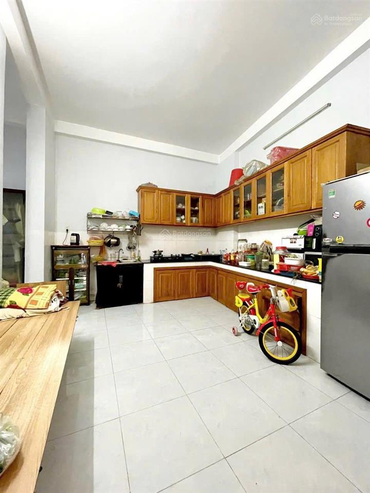 Bán gấp nhà 3 tầng 58.5m2 hẻm 1716 gần mặt tiền huỳnh tấn phát sát quận 7, giá chỉ 4,29 tỷ