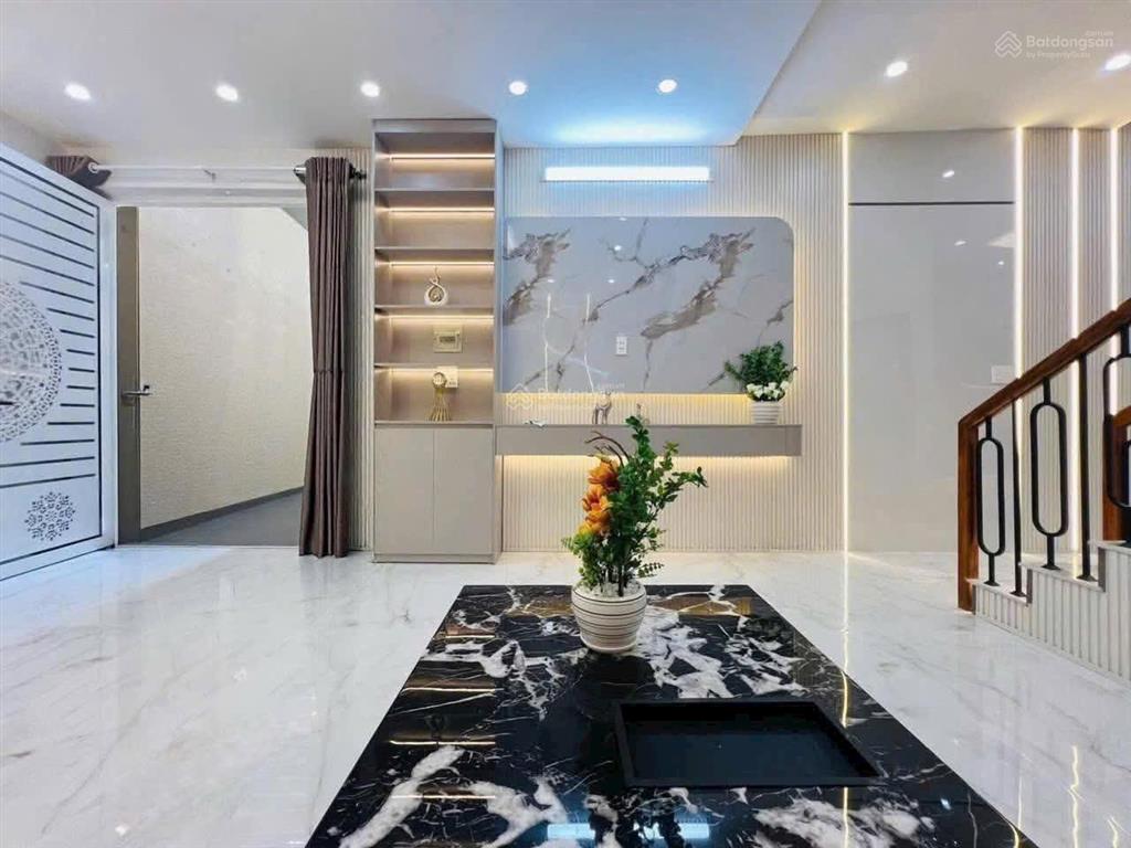 Bán gấp nhà đẹp 3 tầng tặng full nội thất 4x12m, giá chỉ 4.79 tỷ, hẻm 1716 huỳnh tấn phát sát quận7