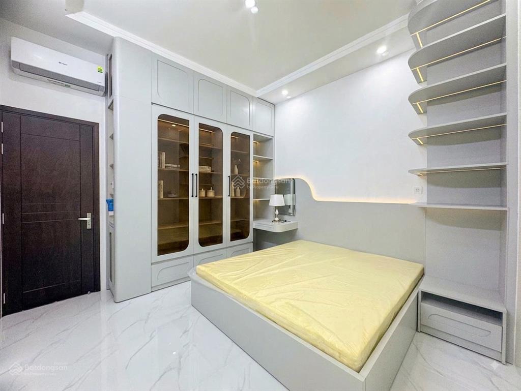 Bán gấp nhà đẹp 2 tầng 4x16.5m, tặng nội thất, 5.9 tỷ, hẻm thông huỳnh tấn phát, phú thuận, quận 7