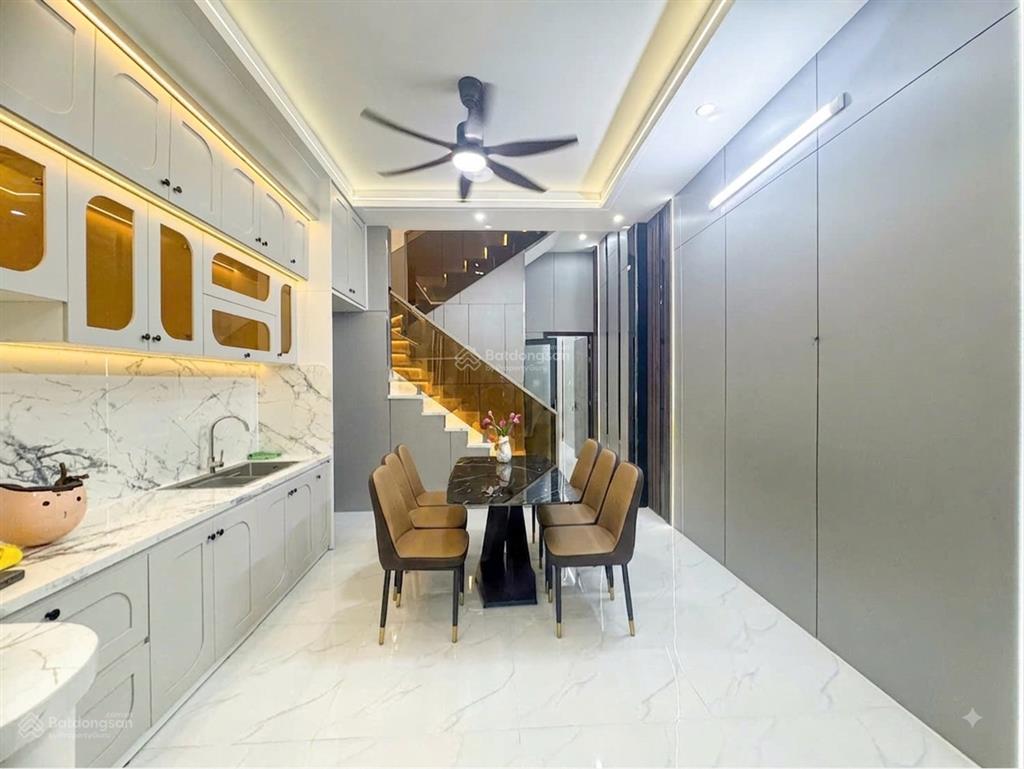 Bán gấp nhà đẹp 2 tầng 4x16.5m, tặng nội thất, 5.9 tỷ, hẻm thông huỳnh tấn phát, phú thuận, quận 7