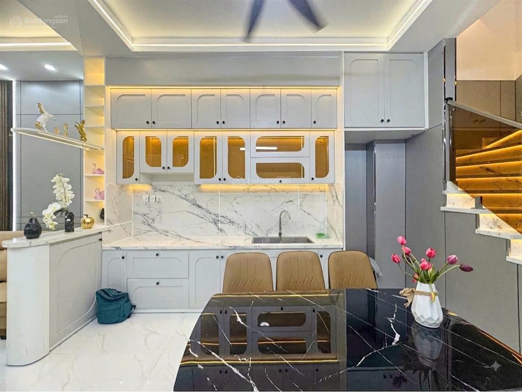 Bán gấp nhà đẹp 2 tầng 4x16.5m, tặng nội thất, 5.9 tỷ, hẻm thông huỳnh tấn phát, phú thuận, quận 7