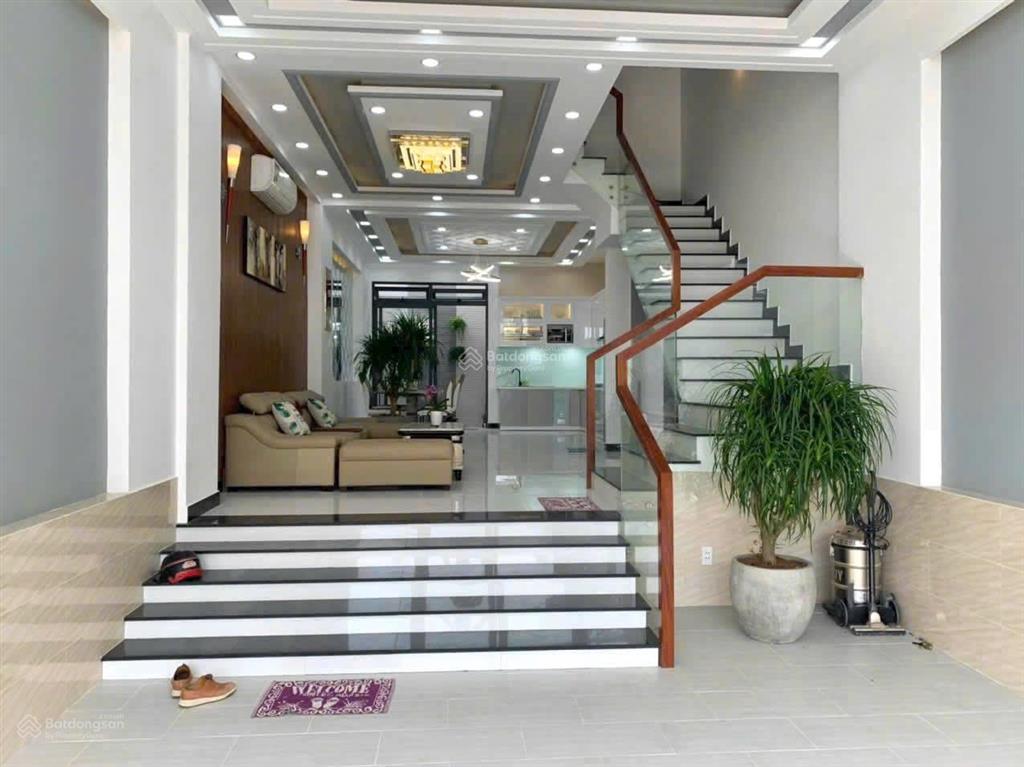 Ngộp bán rẻ nhà mới đẹp 4 tầng 5x19m, full nội thất, giá 7.5 tỷ, hẻm xe hơi huỳnh tấn phát, nhà bè