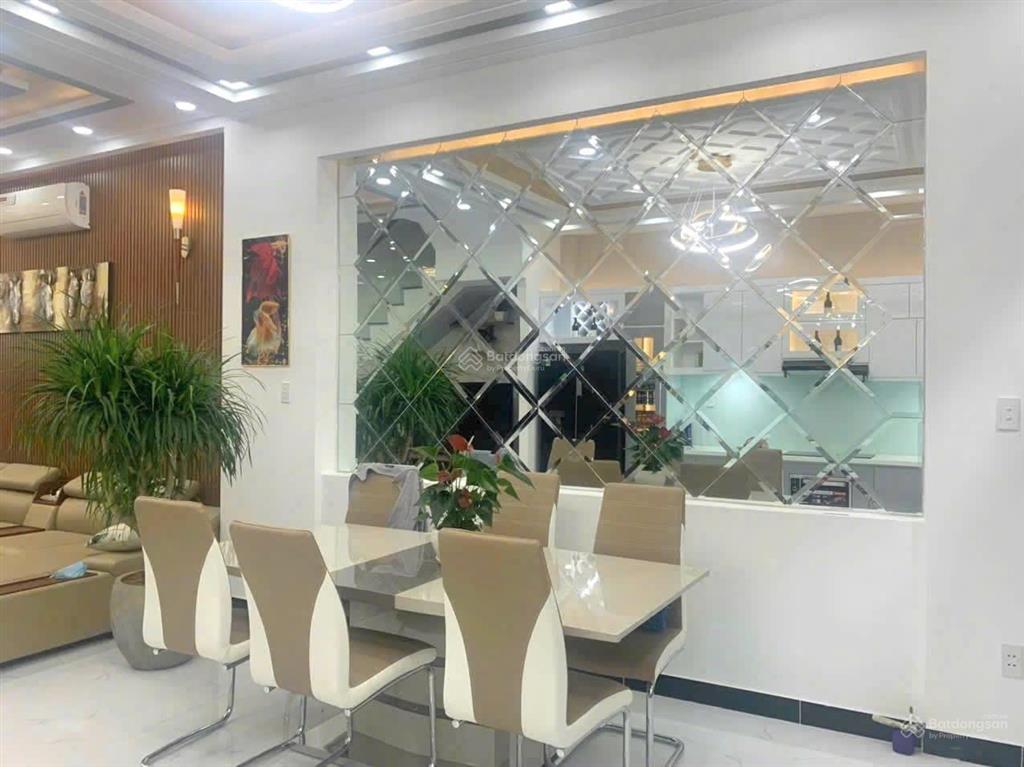Ngộp bán rẻ nhà mới đẹp 4 tầng 5x19m, full nội thất, giá 7.5 tỷ, hẻm xe hơi huỳnh tấn phát, nhà bè