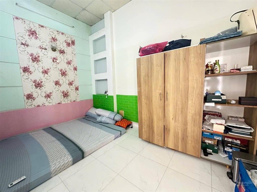 Kẹt tiền bán gấp nhà 2 tầng 4x20m, mặt tiền hẻm xe hơi quận 7 gần phú mỹ hưng, giá chỉ 6.5 tỷ