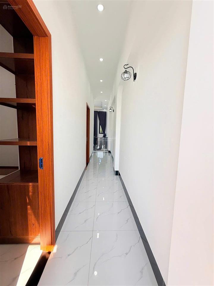 Nhà xây mới 85m2 đường nhựa vỉa hè 2.1 tỷ ở gần công an phường tân triều, đồng nai