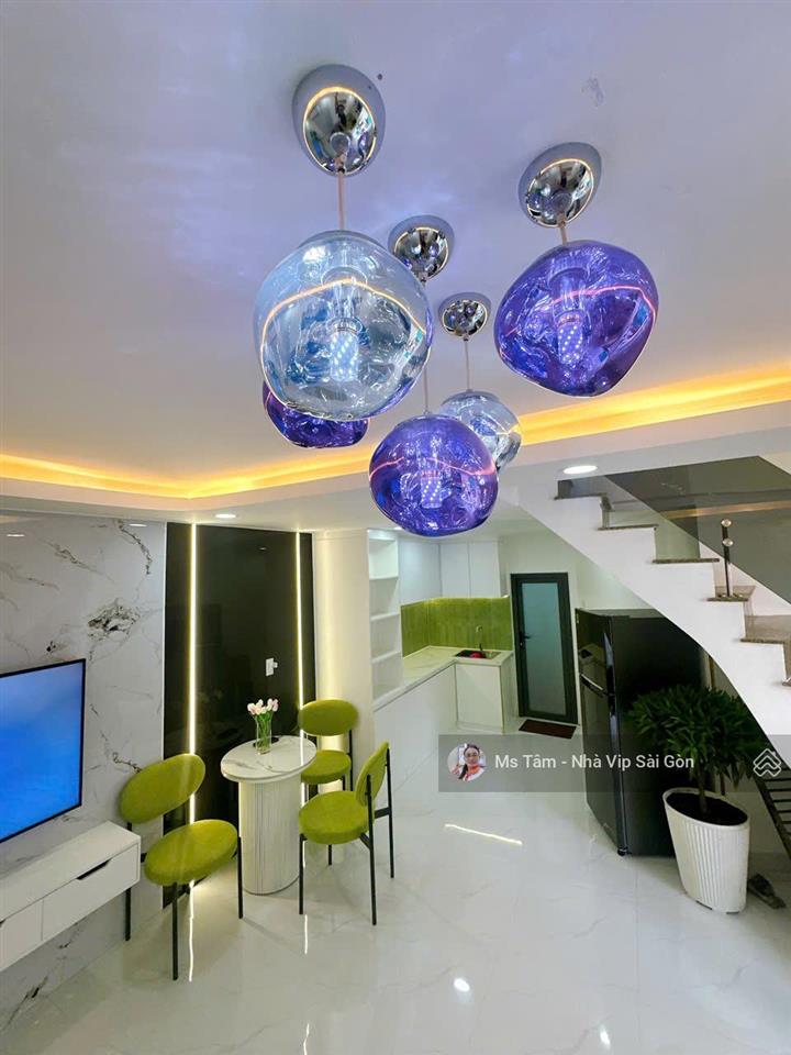 Nhà mới vào ở ngay phú nhuận 6 tỷ kiến trúc hiện đại 5 phòng ngủ chỉ 6 tỷ.  ms tâm 0932 723 ***