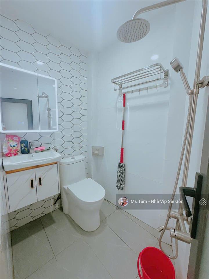 Nhà mới vào ở ngay phú nhuận 6 tỷ kiến trúc hiện đại 5 phòng ngủ chỉ 6 tỷ.  ms tâm 0932 723 ***