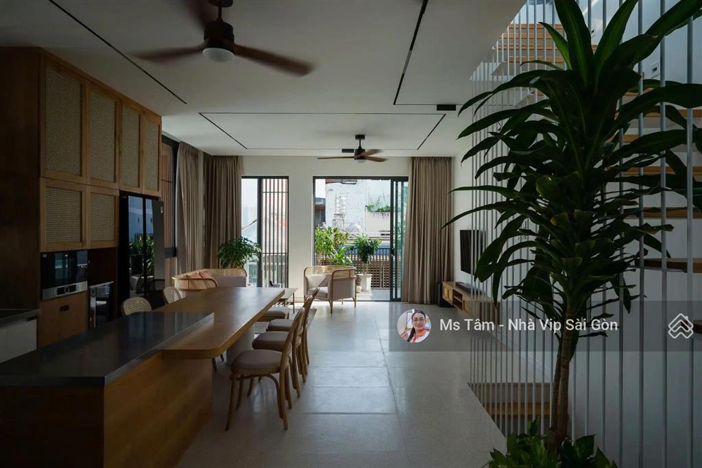 Căn duy nhấthẻm sang! ngay nhà thờ màu hồng  đường hai bà trưng,quận 1 (4mx11m) 2 tầng.chỉ 9,9 tỷ
