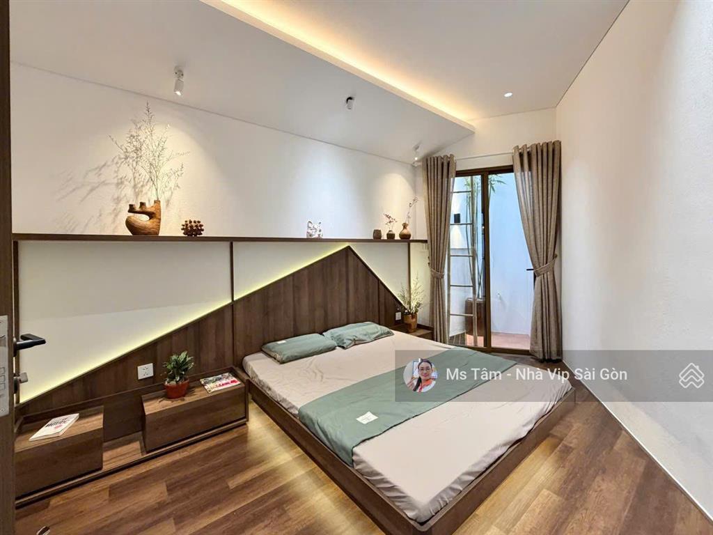 Cho thuê nc góc mặt tiền lầu 1 cc bàu cát giá chỉ 4,5tr ban công thoáng mát  an ninh  0932 723 ***