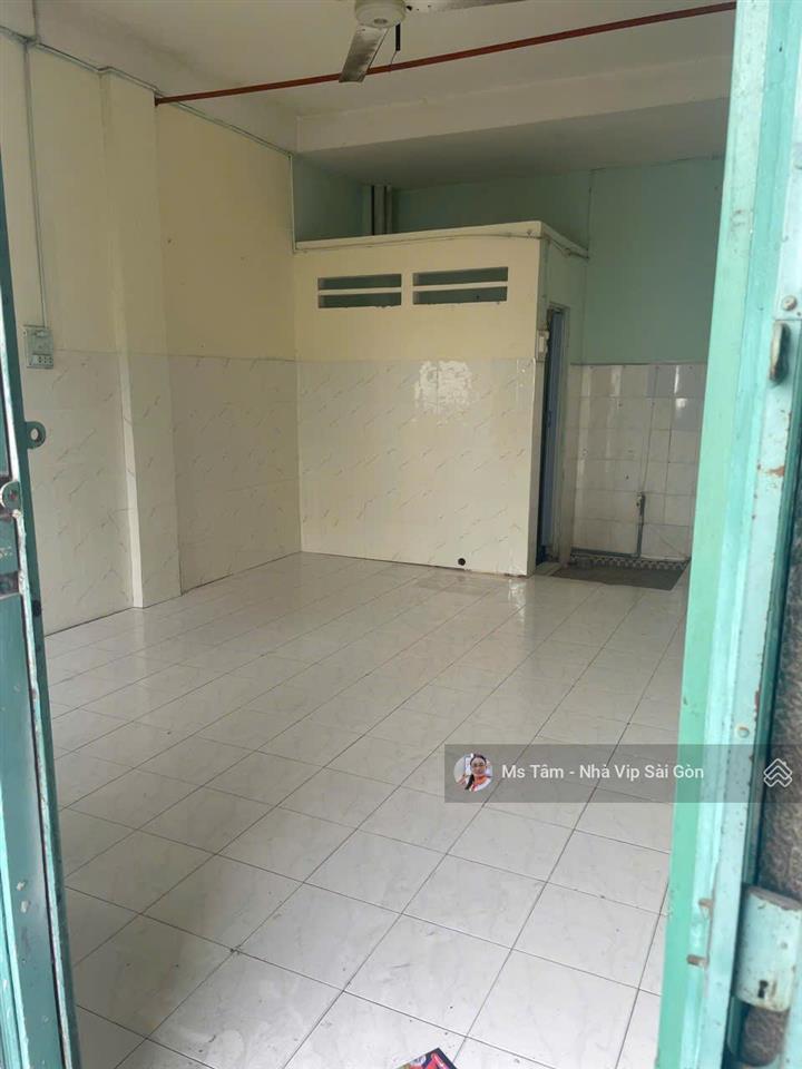 Cho thuê nc góc mặt tiền lầu 1 cc bàu cát giá chỉ 4,5tr ban công thoáng mát  an ninh  0932 723 ***