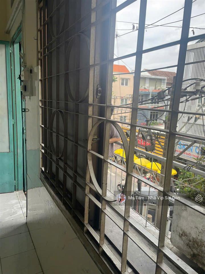 Cho thuê nc góc mặt tiền lầu 1 cc bàu cát giá chỉ 4,5tr ban công thoáng mát  an ninh  0932 723 ***