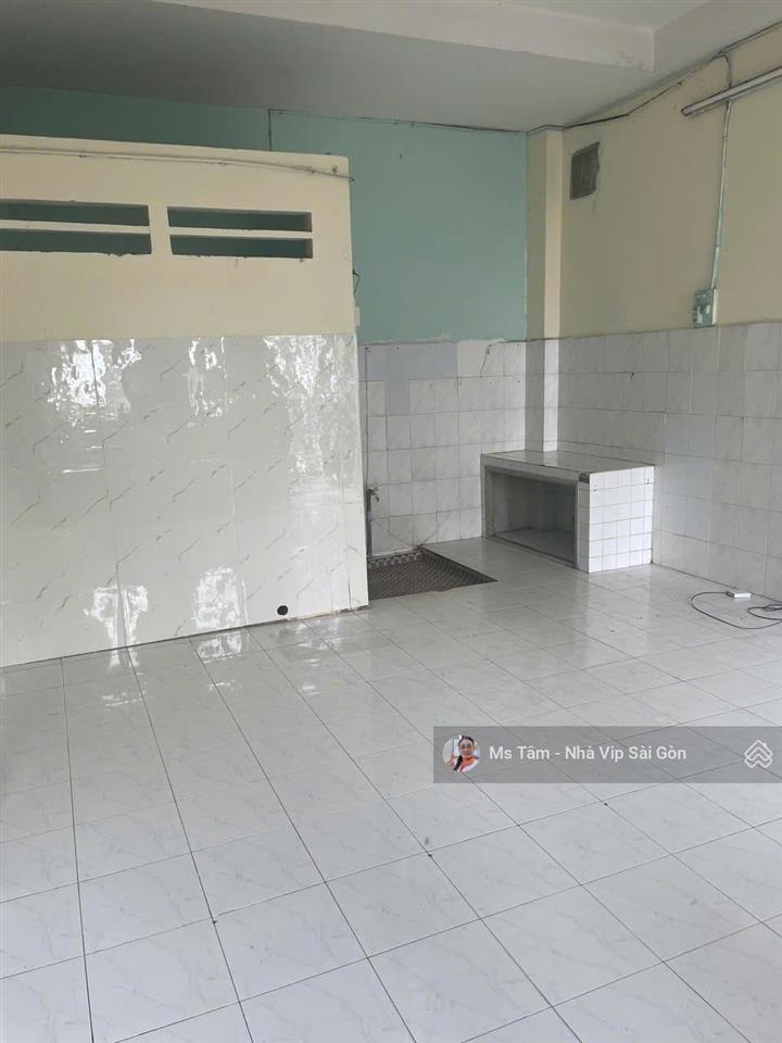 Cho thuê nc góc mặt tiền lầu 1 cc bàu cát giá chỉ 4,5tr ban công thoáng mát  an ninh  0932 723 ***