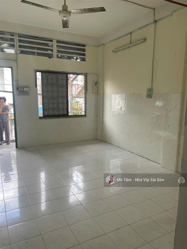 Cho thuê nc góc mặt tiền lầu 1 cc bàu cát giá chỉ 4,5tr ban công thoáng mát  an ninh  0932 723 ***