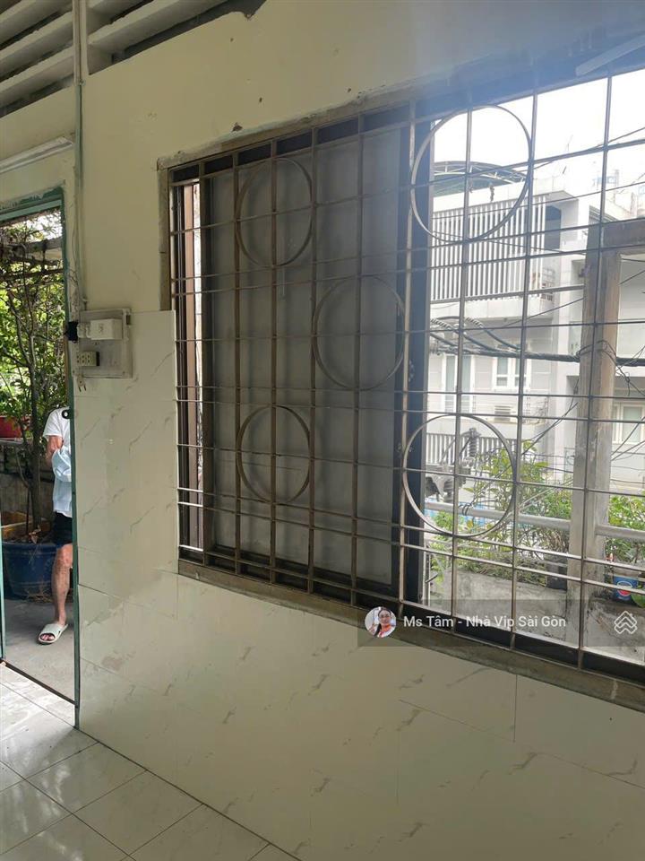 Cho thuê nc góc mặt tiền lầu 1 cc bàu cát giá chỉ 4,5tr ban công thoáng mát  an ninh  0932 723 ***