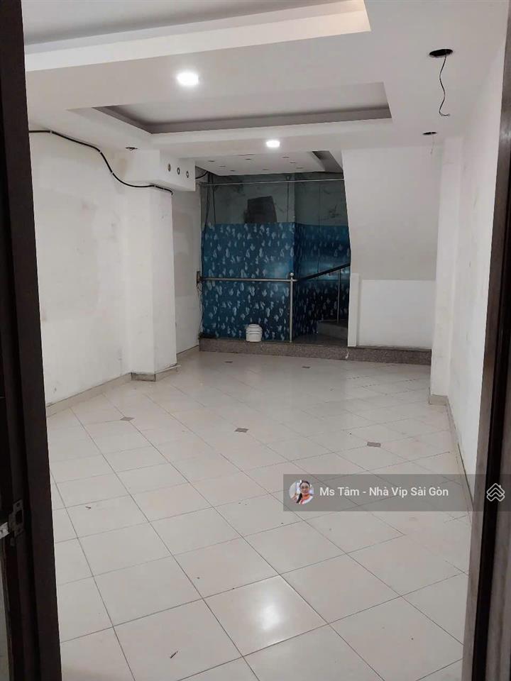 Cho thuê nhà nguyên căn 25tr (4 x 18)  4 tầng đường 3/2 đoạn đẹp ngay hà đô.  0932 723 *** ms tâm