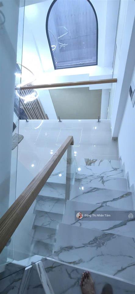 Gần sân bay ngang 7m nhà mới xây vô ở ngay nguyễn bỉnh khiêm phạm văn đồng  4pn 4 tầng 0932 723 ***