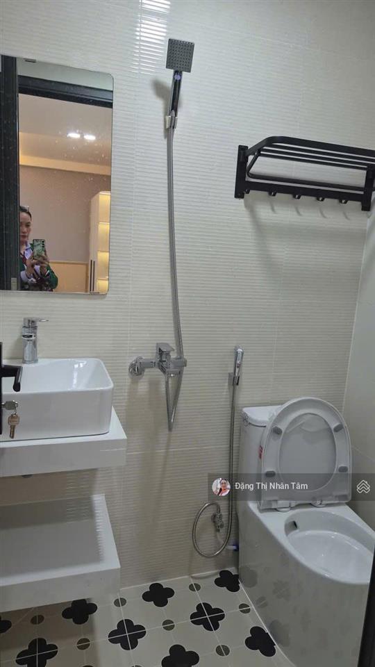 Gần sân bay ngang 7m nhà mới xây vô ở ngay nguyễn bỉnh khiêm phạm văn đồng  4pn 4 tầng 0932 723 ***