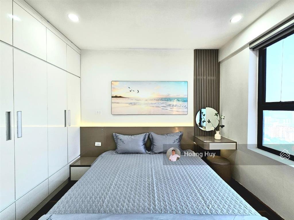 Gấp! chính chủ cần bán căn góc 2pn 2 vs đầy đủ nội thất về ở ngay. giá 7,45 tỷ thương lượng
