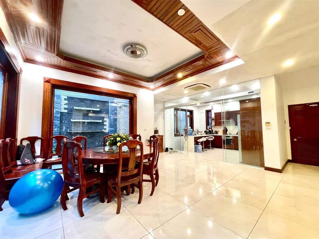 Giảm giá 8 tỷ! bán biệt thự xuân la lô góc 3 thoáng, view vườn hoa 135m2 x 5t có hầm x mt 9m 60 tỷ