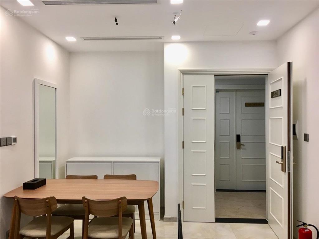 Bán căn hộ 2pn góc  vinhomes golden river ba son, sổ hồng, giá tốt chỉ 13,5 tỷ full nội thất
