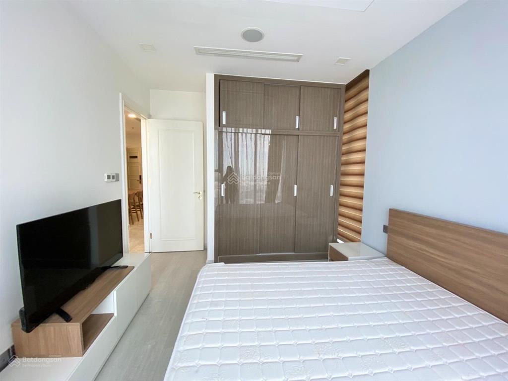 Bán căn hộ 2pn góc  vinhomes golden river ba son, sổ hồng, giá tốt chỉ 13,5 tỷ full nội thất