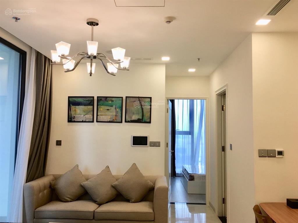 Bán căn hộ 2pn góc  vinhomes golden river ba son, sổ hồng, giá tốt chỉ 13,5 tỷ full nội thất