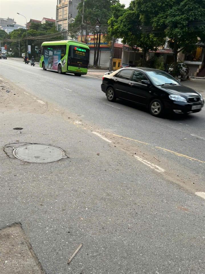 Chính chủ cần bán nhà đất giá cực rẻ tại trục chính kinh doanh, đường rộng, oto tránh gần quốc lộ 3