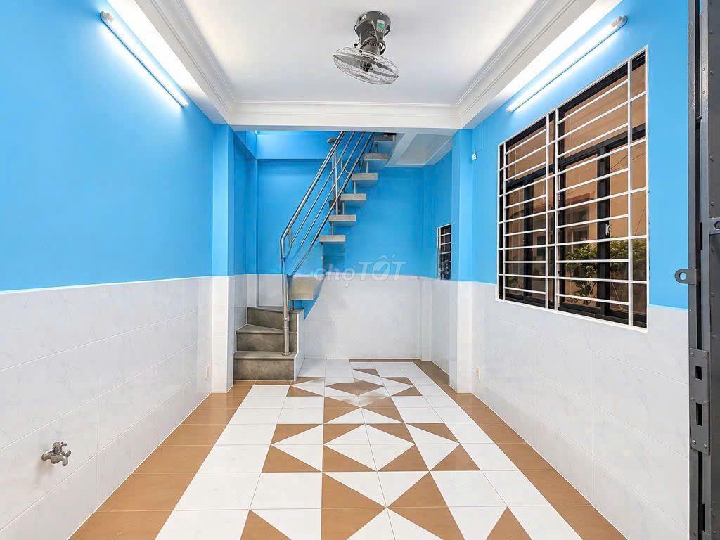 CHO THUÊ NHÀ HẼM 5M (XH) ĐƯỜNG CMT8, P. 13, Q. 10, 13,5TR.