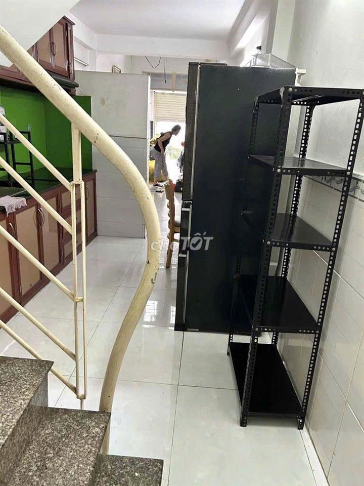CHO THUÊ NHÀ HẼM 5M (XH) ĐƯỜNG CMT8, P. 13, Q. 10, 13,5TR.