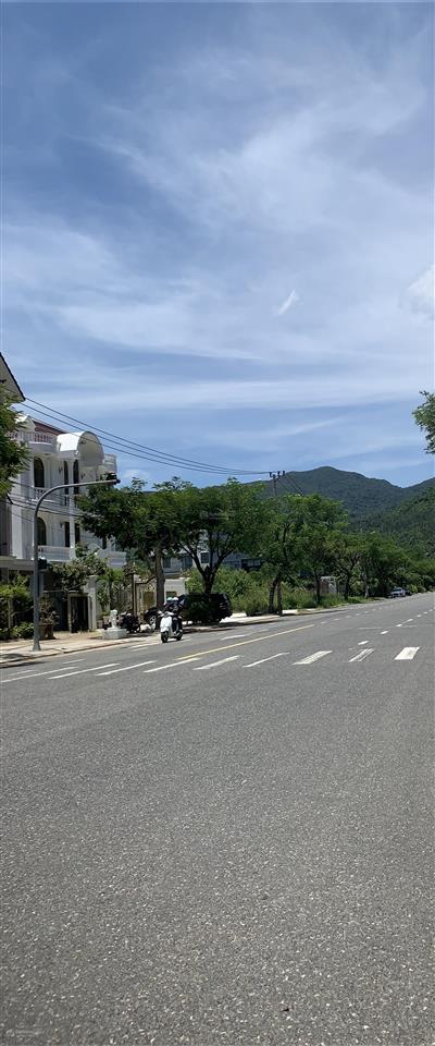 Chủ bán đất lê văn lương  đường 18m  dt 15 x 20 = 300m view núi cách biển đại dương 500m