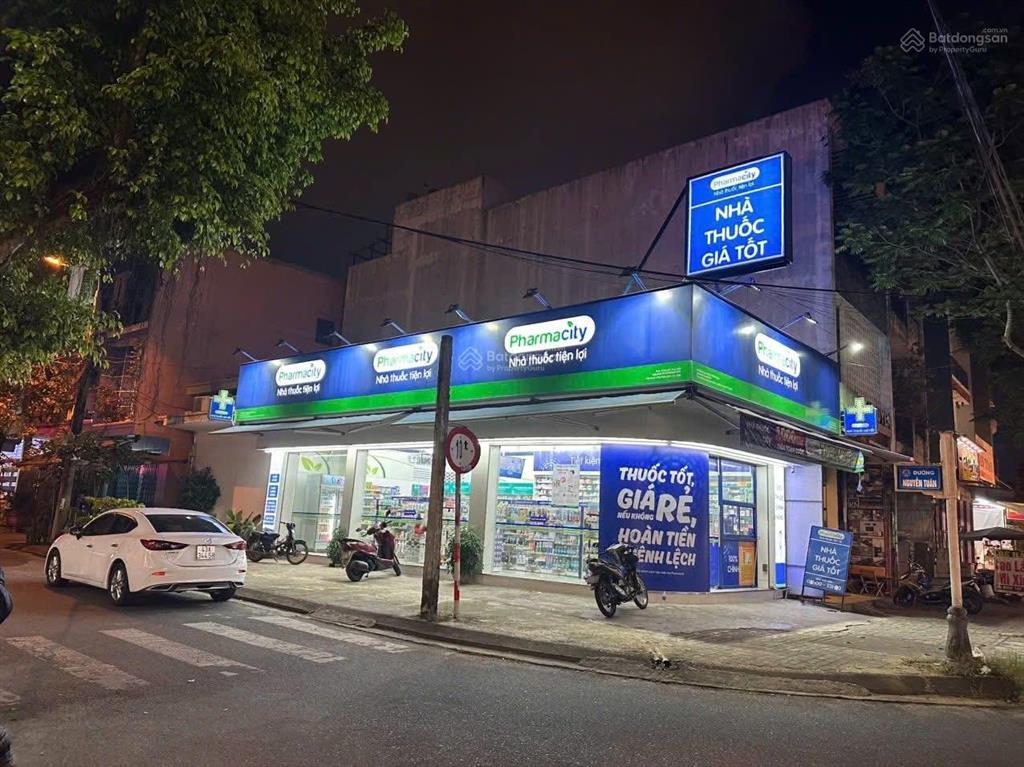 Bán đất tặng nhà biệt thự cũ lê phụng hiểu đường 7m5  dt 92m2 cách sông hàn 70m vị trí đẹp
