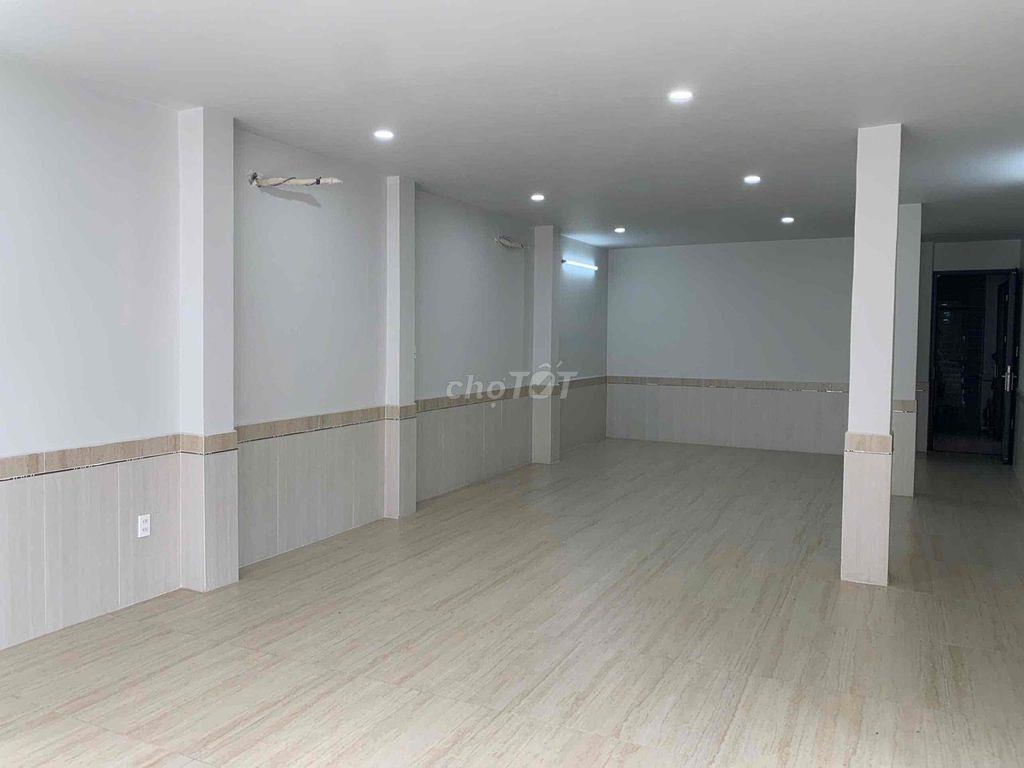 TẦNG TRỆT MẶT TIỀN LLQ, 70m2, GIÁ 20tr/Tháng ( Miễn tiếp MG ạh)