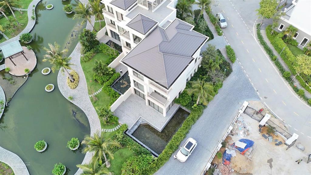 Bán căn biệt thự ô góc dự án grand bay villas (quay biển  cạnh hồ lagoon )