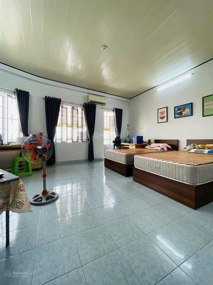 Bán nhanh chung cư chợ đầm 108,5m2. có sổ hồng sở hữu lâu dài. cách biển 400m