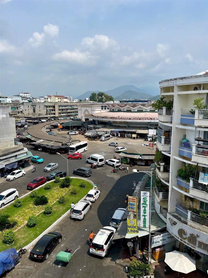 Bán nhanh chung cư chợ đầm 108,5m2. có sổ hồng sở hữu lâu dài. cách biển 400m