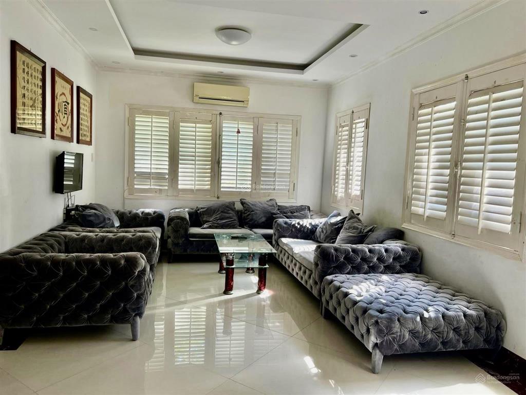 Chính chủ cần bán nhà phố võng thị, quận tây hồ. dt sổ 38m2 x 5tầng. nhà gần mp và gần hồ tây
