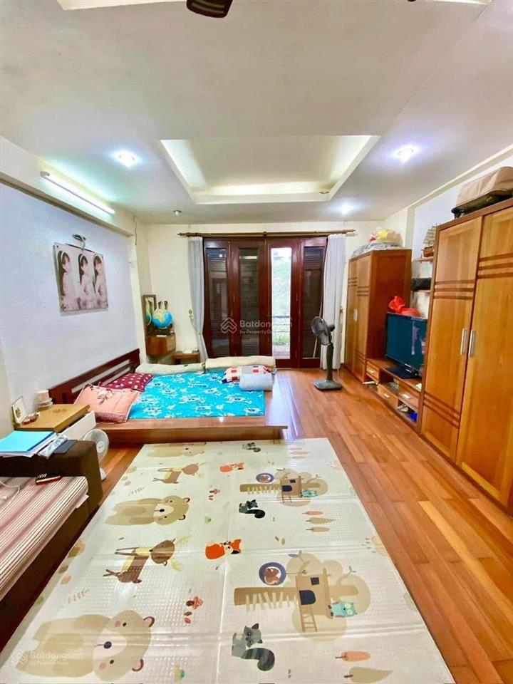Chính chủ cần bán nhà phố võng thị, quận tây hồ. dt sổ 38m2 x 5tầng. nhà gần mp và gần hồ tây