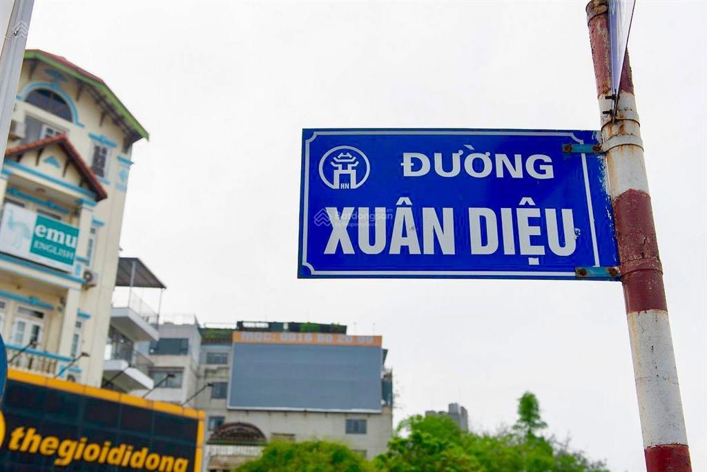 Cần bán nhà mặt phố xuân diệu, quận tây hồ. dt sổ đỏ 175m2 x mt 8m. vị trí đẹp phố, vỉa hè rộng