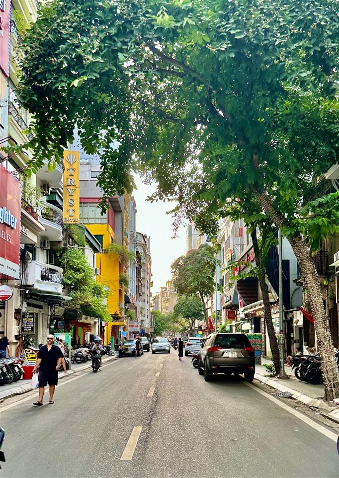 Cần bán nhà mặt phố hàng bún, ba đình. dt 90m2 x mt 5,5m. vị trí rất đẹp, gần phố phan đình phùng