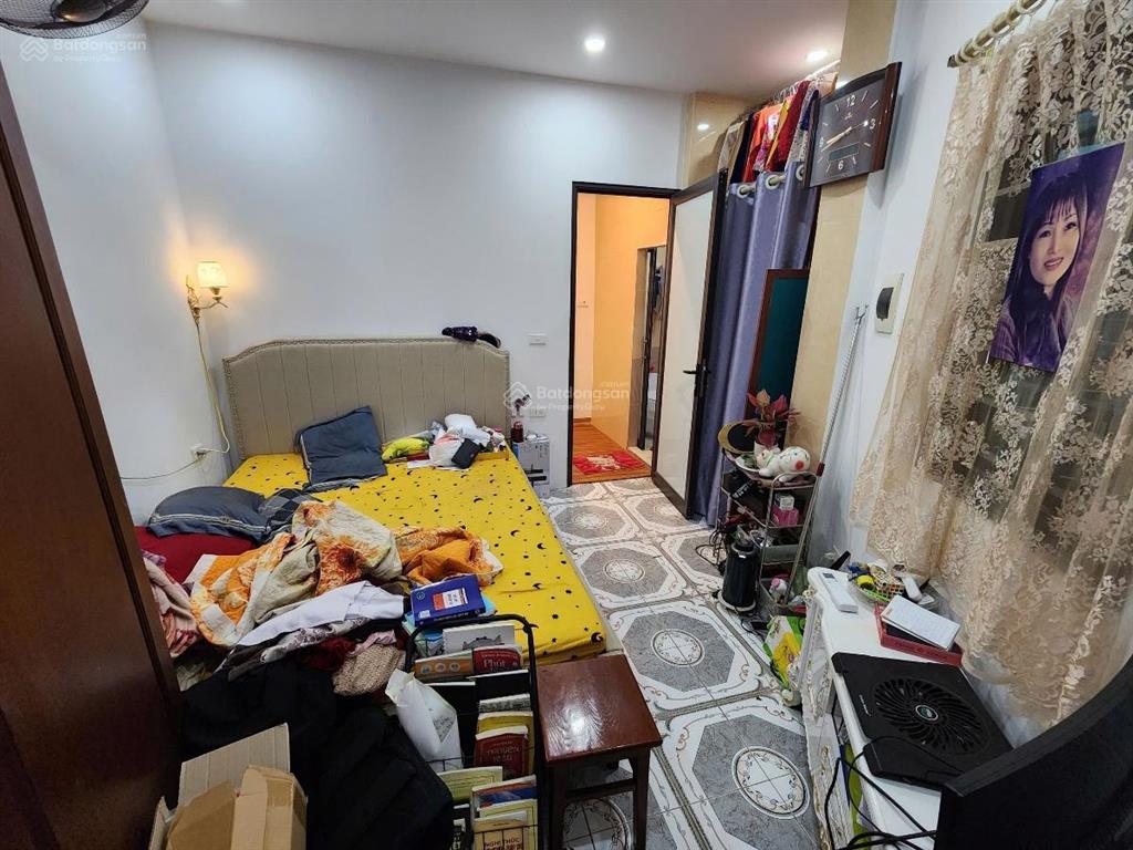 Bán nhà quán thánh có nhà 4 tầng, đầy đủ nội thất, có sổ đỏ, cách 3 bước chân ra mặt phố giá 6,6 tỷ