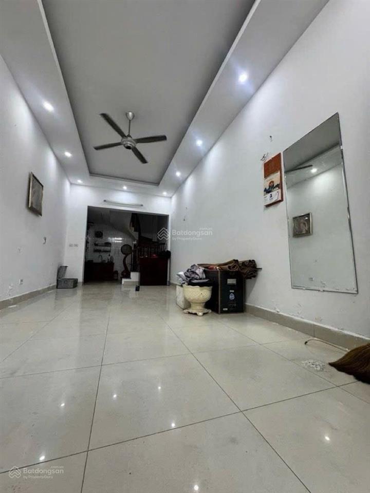 Bán nhà dân xây 42m 5 tầng chắc chắn, trước nhà 5m, cách mặt phố 50m, mặt tiền 6m, sổ vuông, 9.5 tỷ