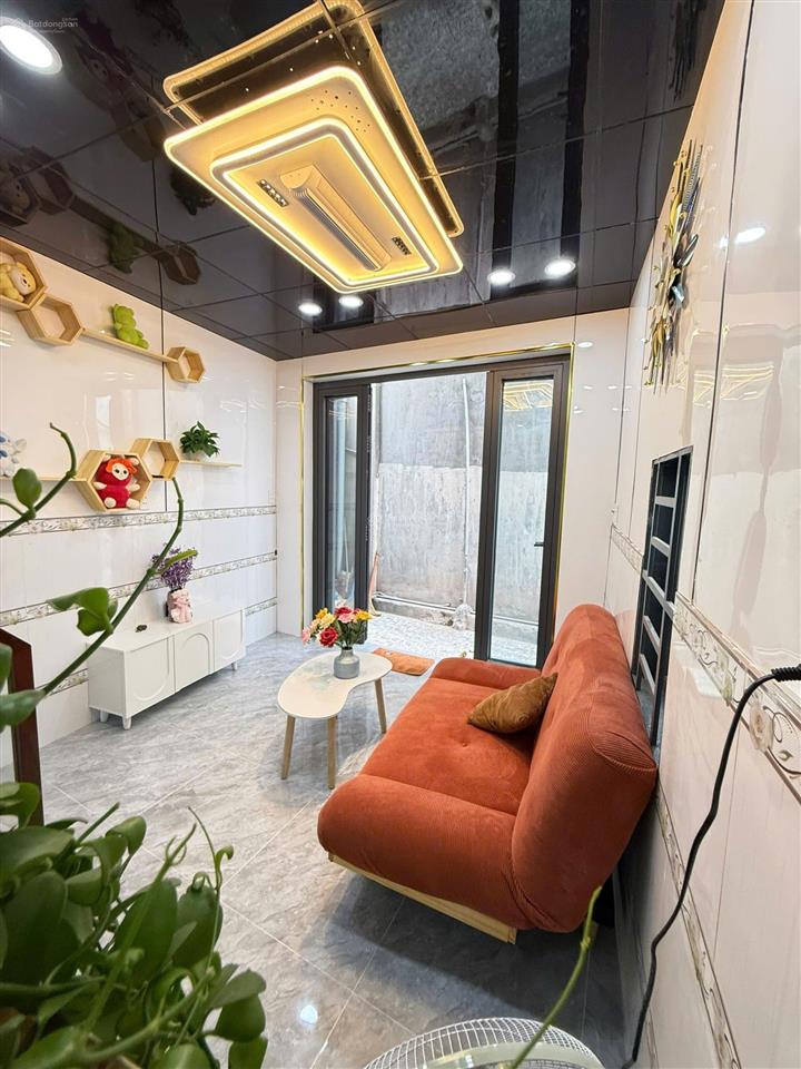 Cần bán nhà 1 lầu, ngay bệnh viện thủ đức, dtsd 35m2, giá 1.35 tỷ