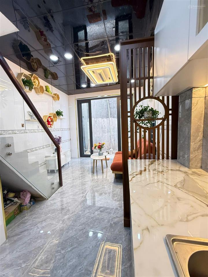 Cần bán nhà 1 lầu, ngay bệnh viện thủ đức, dtsd 35m2, giá 1.35 tỷ